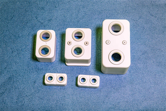 তাপীয় শক প্রতিরোধ ক্ষমতা 250C অ্যালুমিনা সিরামিক শেল গ্যাস টাইটনেস নিশ্চিত করে ≤1.0 10-11 ফাউন্ড্রি অ্যাপ্লিকেশনের জন্য উপাদান